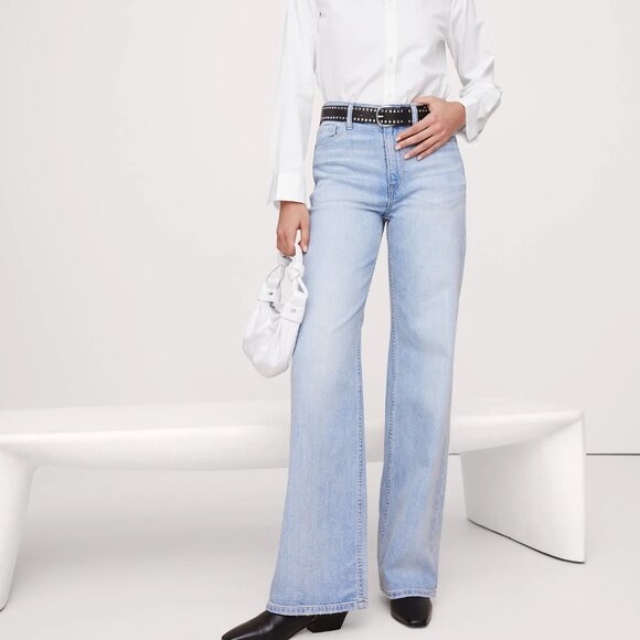 The Icon Classic Wide-Leg Jean Light Wash - Picture 2 of 9